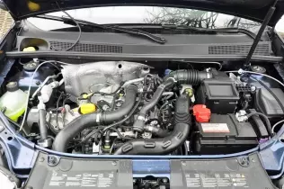 Dacia Logan MCV LPG - komora silnika