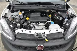 Fiat Doblo Maxi LPG - komora silnika