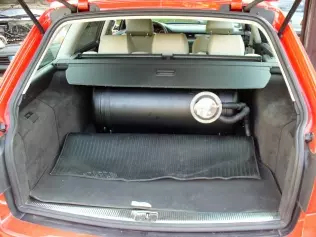Audi RS6 LPG - zbiornik w bagażniku