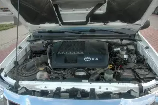 Toyota Hilux z systemem LPG STAG DIESEL - komora silnika