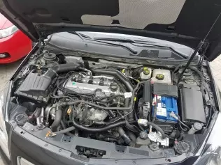 Opel Insignia LPG - komora silnika