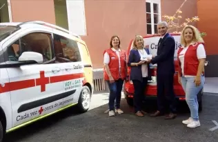 Przekazanie kart paliwowych Czerwonemu Krzyżowi przez DISA