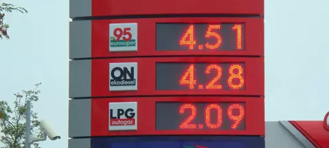 Podwyżki cen benzyny płyną przez Atlantyk