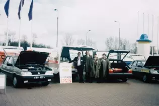 Pierwsze targi motoryzacyjne z udziałem firmy Fugazi (Kraków, ul. Nowohucka, 1995 r.)