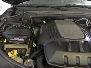 Sterownik instalacji LPG STAG-300-8 QMAX PLUS pod maską Dodge'a Durango 5,7 Hemi
