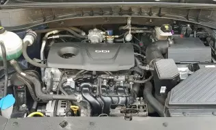 Silnik 1.6 GDI z LPG w komorze silnikowej Hyundaia Tucson