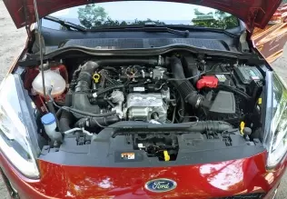Instalacja LPG KME NEVO-SKY DIRECT MODEL 2 w&nbsp;komorze silnikowej Forda Fiesty 1.0 EcoBoost