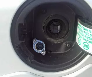 Zaw&oacute;r tankowania LPG w&nbsp;Renault Megane RS 275