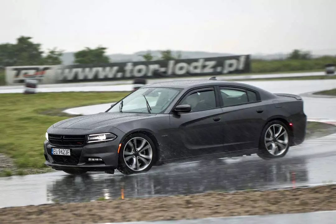 Jeździliśmy na gazie po torze - relacja firmy KME