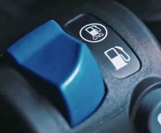 Przełącznik gaz-benzyna w&nbsp;Bajaj Freedom 125 N04