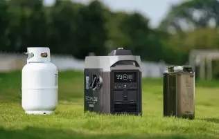 Smart Generator (Duel Fuel) może być zasilany benzyną lub LPG