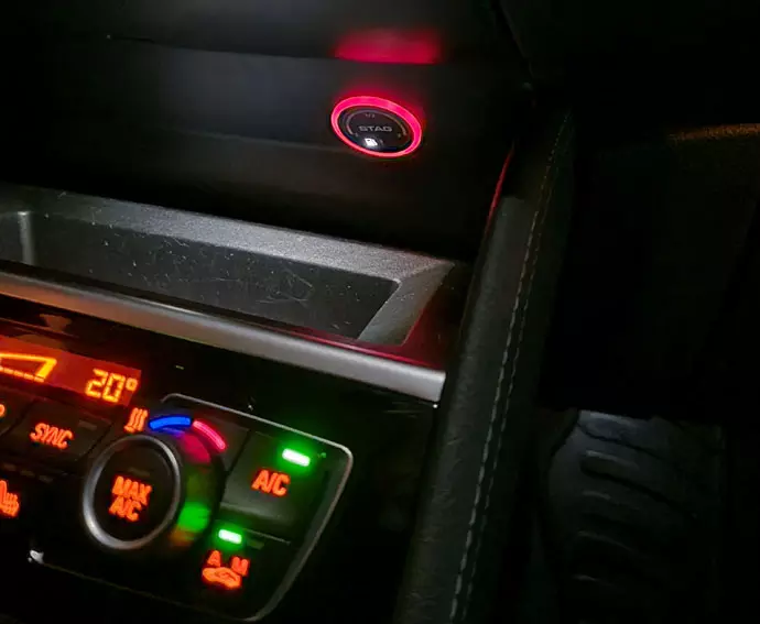 Przełącznik STAG LED 600 w BMW 220i Gran Tourer
