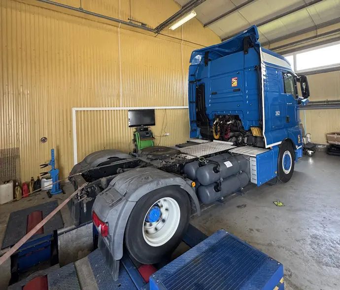 MAN TGX LPG na hamowni podwoziowej