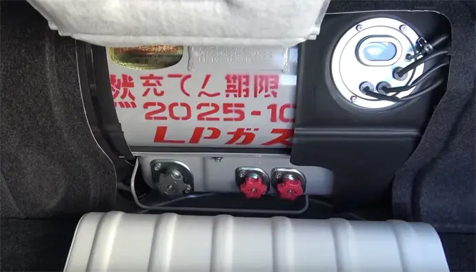 Toyota JPN Taxi &ndash; zbiornik LPG