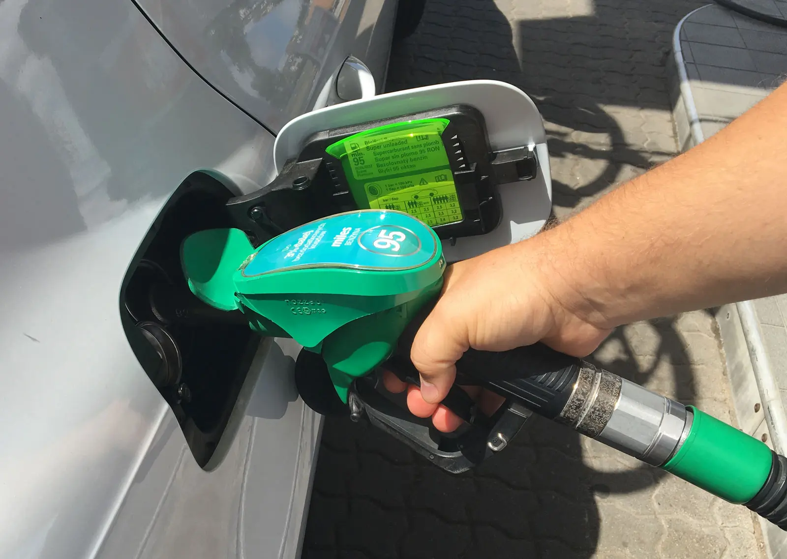 Benzyna zdrożeje 0,50 czy 1,50 zł na litrze?