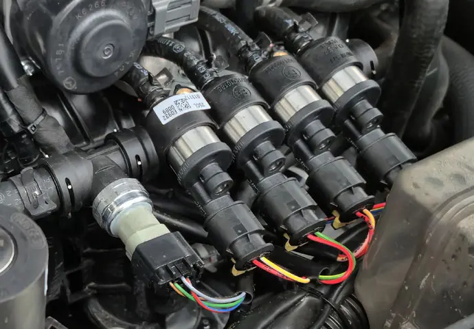 Mazda CX-5 z&nbsp;LPG BRC Sequent Maestro &ndash; listwa wtryskiwaczy gazowych