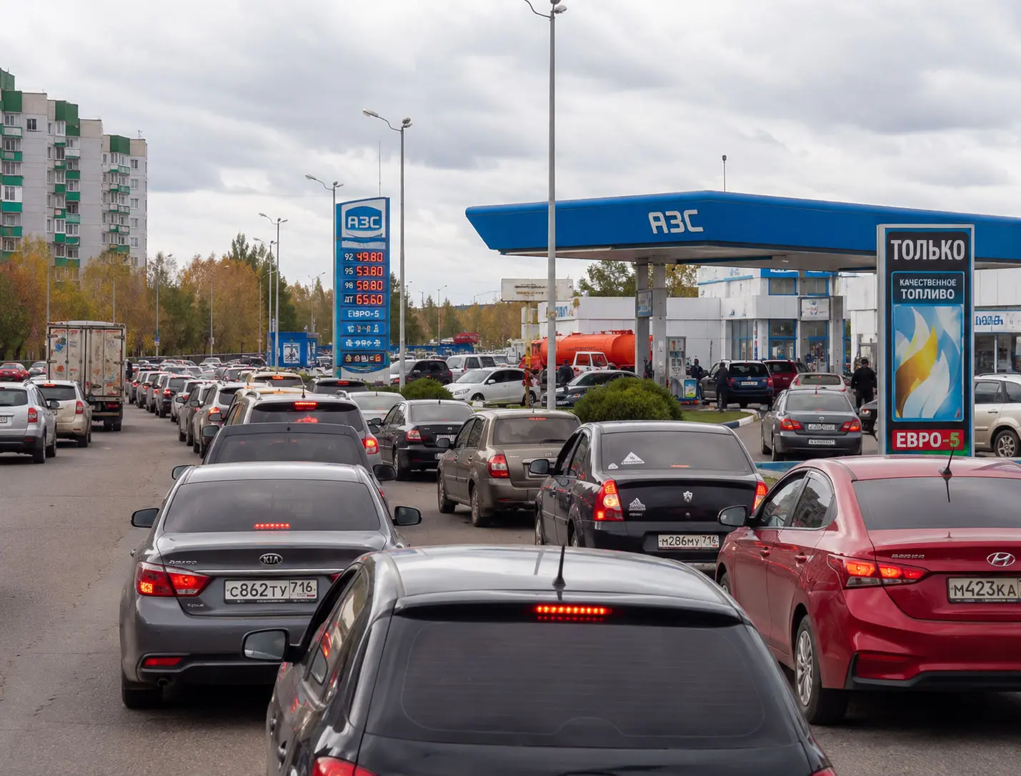 Rosjanie masowo przerabiają auta na LPG