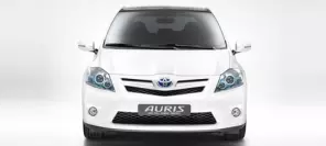 Toyota Auris HSD - wielkimi krokami